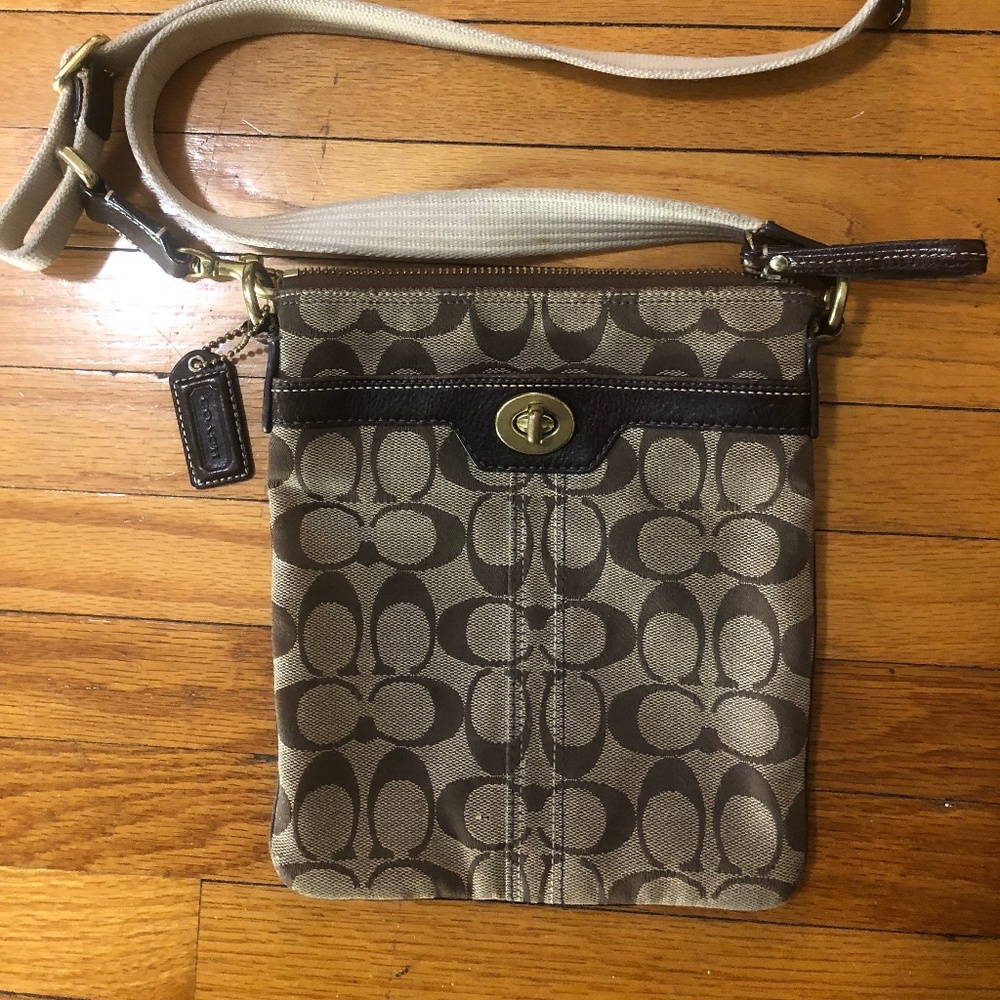 Coach signature messenger crossbody bag